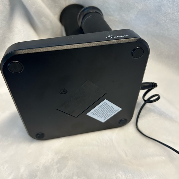 Rabbit electric wine bottle opener with additional corks - Picture 2 of 4